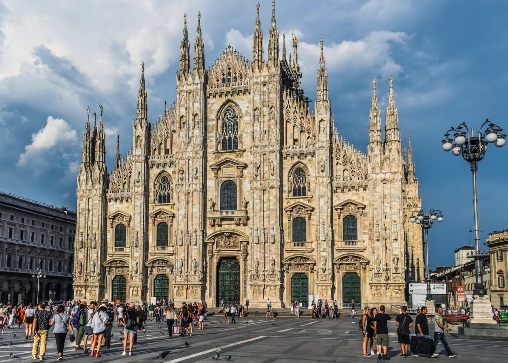 italy, milano, duomo square-4695974.jpg