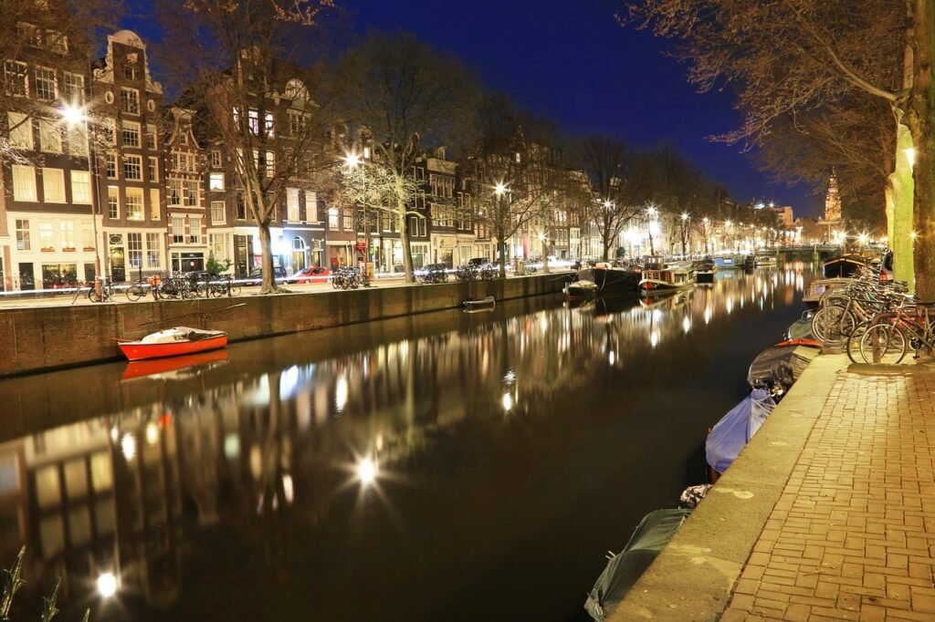 amsterdam, night view, night-734235.jpg